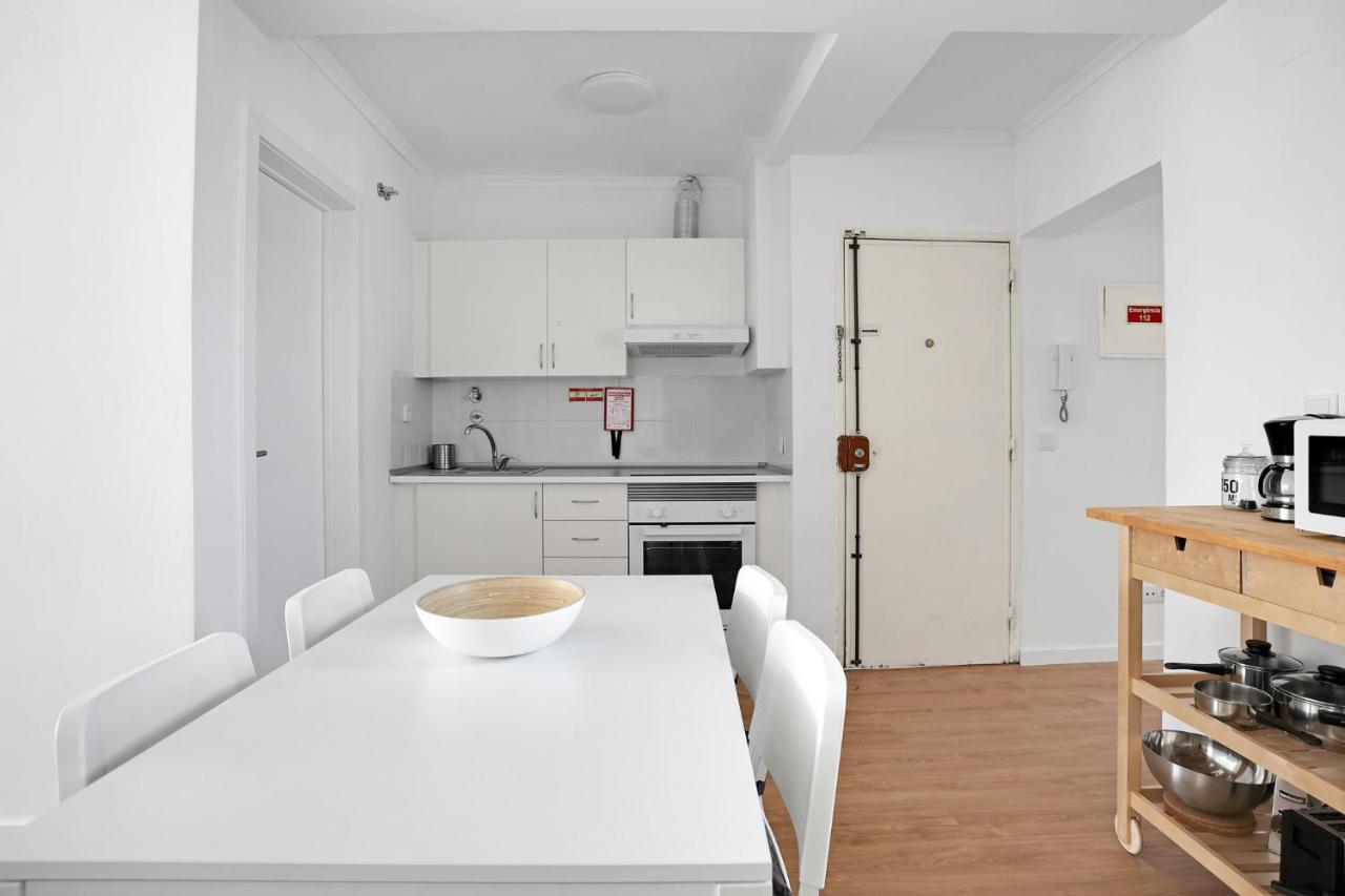 Sunny 2 Bedroom Apartment In Almada - Balconies With River View Exterior photo